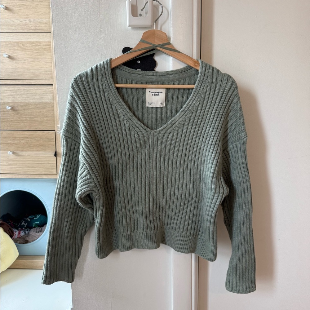 Abercrombie & Fitch Ribbed V-Neck Sweater - Sage